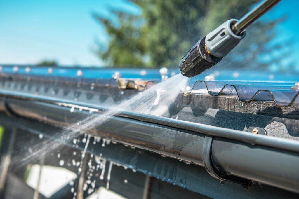 The Importance of Cleaning Gutters Before Winter