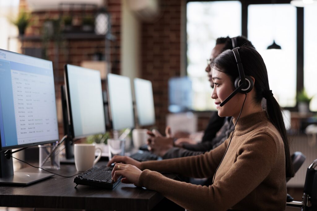 What to Consider Before Enrolling in a Medicare Plan - Evaluating Customer Service