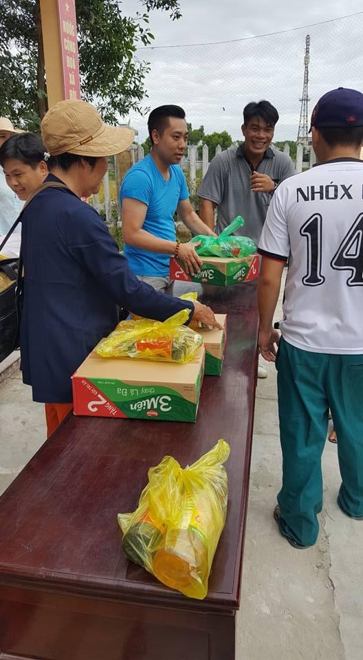 Sponsoring-Less-Fortunate-Students-in-Phu-Thuong-528×960-2-1